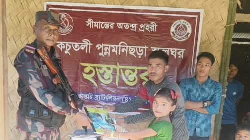 কাপ্তাই ৪১ ব্যাটালিয়ন বিজিবি কর্তৃক দূর্গম সীমান্তবর্তী কচুতলী এলাকায় নতুন স্কুল নির্মাণ করা সহ শিক্ষা উপকরণ বিতরণ করা হচ্ছে।