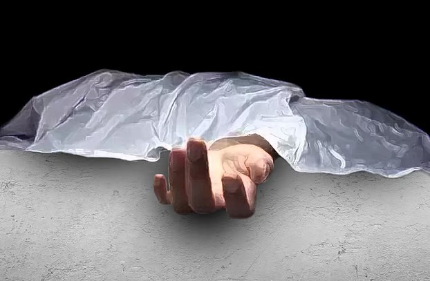 ৫ হাজার টাকা ধার না দেওয়ায় নারীকে হত্যা, স্বামী-ছেলেকে কুপিয়ে জখম