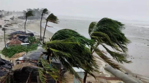 ১২ অঞ্চলে দুপুরের মধ্যে ঝড়ো হাওয়ার আশঙ্কা, নদীবন্দরে ২ নম্বর নৌ হুঁশিয়ারি সংকেত