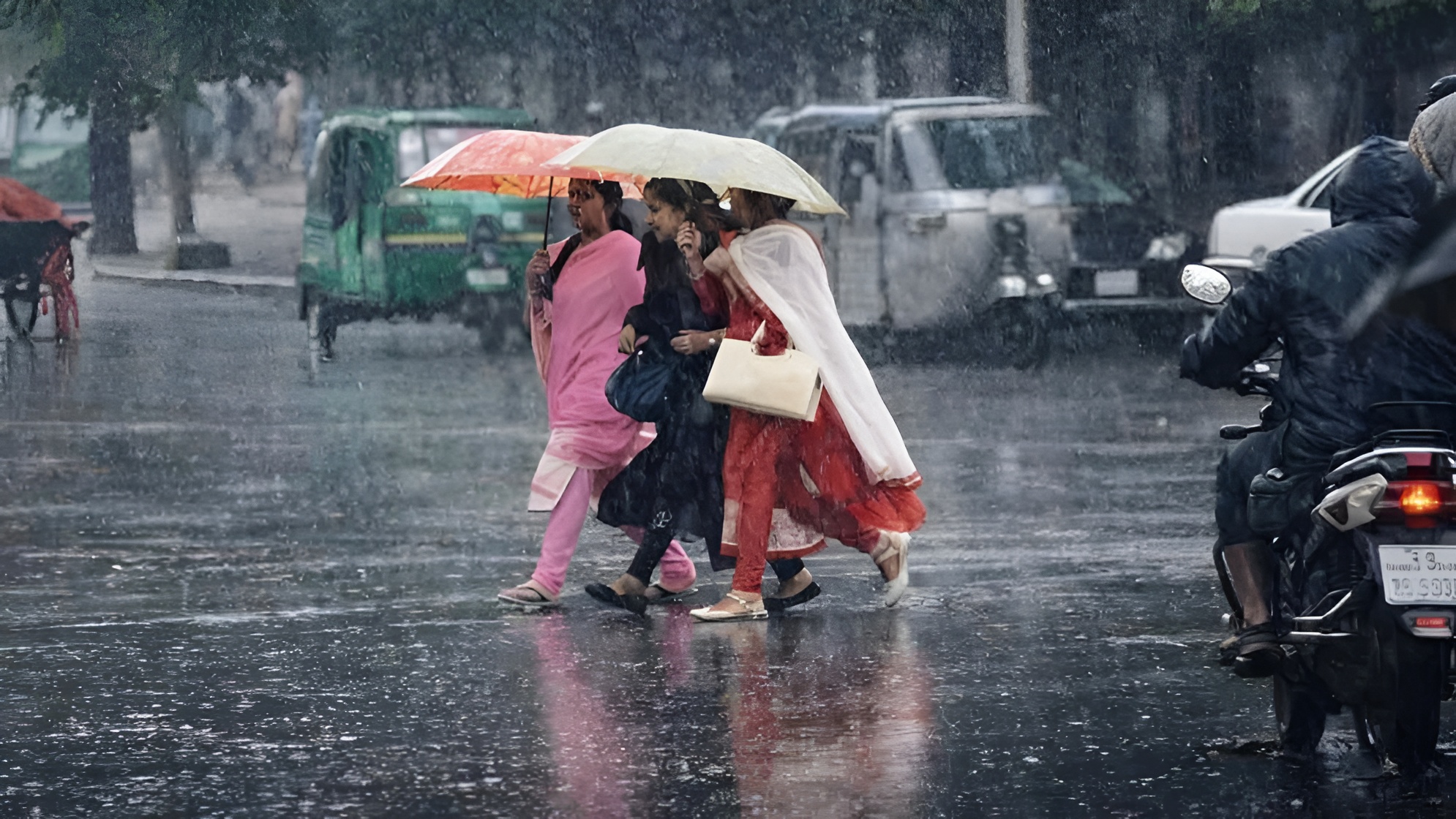 আজও দেশের অধিকাংশ অঞ্চলে বৃষ্টি, কোথাও হতে পারে অতিভারি বর্ষণ