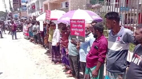 গাইবান্ধায় ৯ দফা দাবিতে ব্যাটারি রিকশা-ইজিবাইক শ্রমিকদের বিক্ষোভ, সড়ক অবরোধ