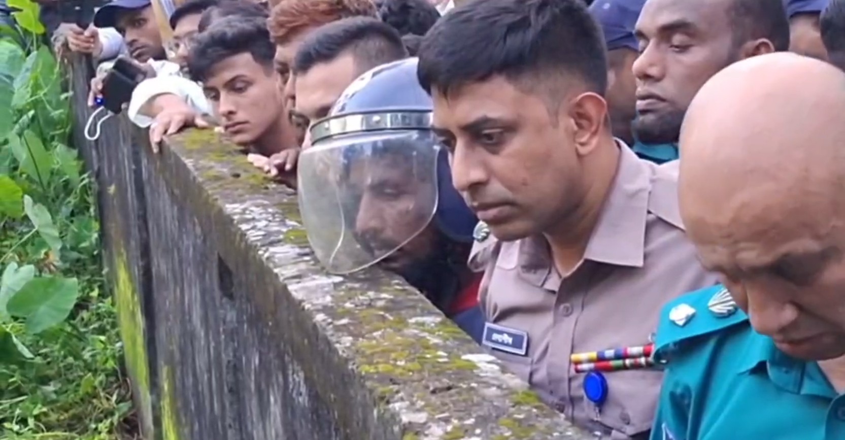 সিলেটে স্বামী-স্ত্রী ও গৃহকর্মী হত্যায় একজন আটক, খালি প্লটে তল্লাশি