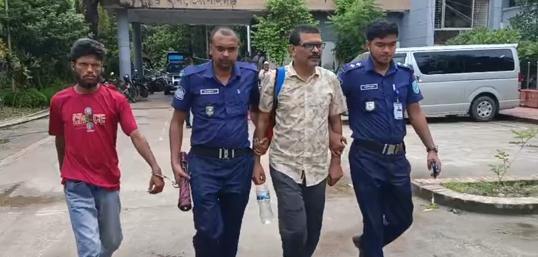 গোপালগঞ্জে সাবেক ভাইস চেয়ারম্যানসহ গ্রেপ্তার ৮