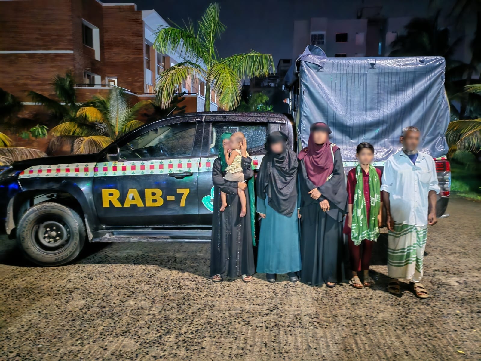 পটিয়ায় পৃথক অভিযানে ১৭ হাজার ৮৩০ ইয়াবা উদ্ধার, আটক ৫