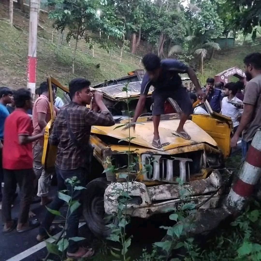 রাঙামাটিতে পিকআপ উল্টে নিহত ৪, আহত ২