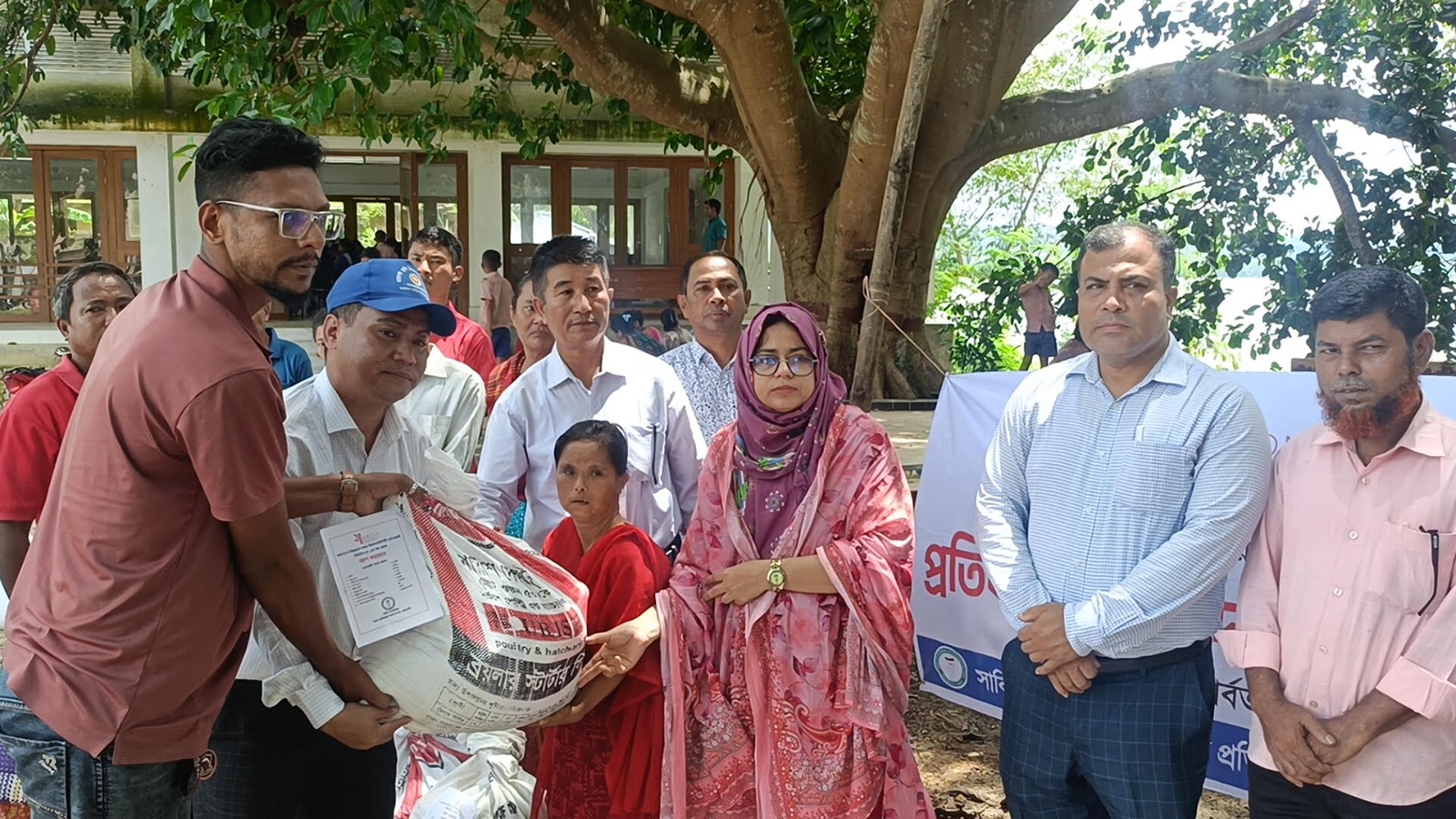 বিডিবিএন ও পার্বত্য প্রতিবন্ধী কল্যাণ সংস্থার উদ্যোগে নানিয়ারচরে ত্রাণসামগ্রী বিতরণ