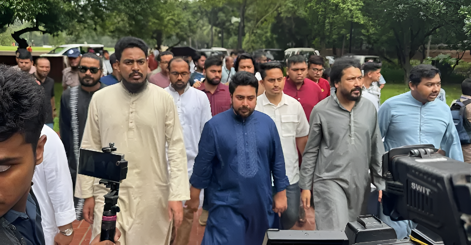 জুলাই স্মৃতি জাদুঘর ঘুরে দেখলেন এনসিপির নেতারা
