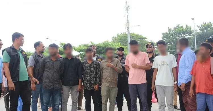 আগারগাঁও পাসপোর্ট অফিসে র‌্যাবের অভিযান, ৫ দালালের কারাদণ্ড