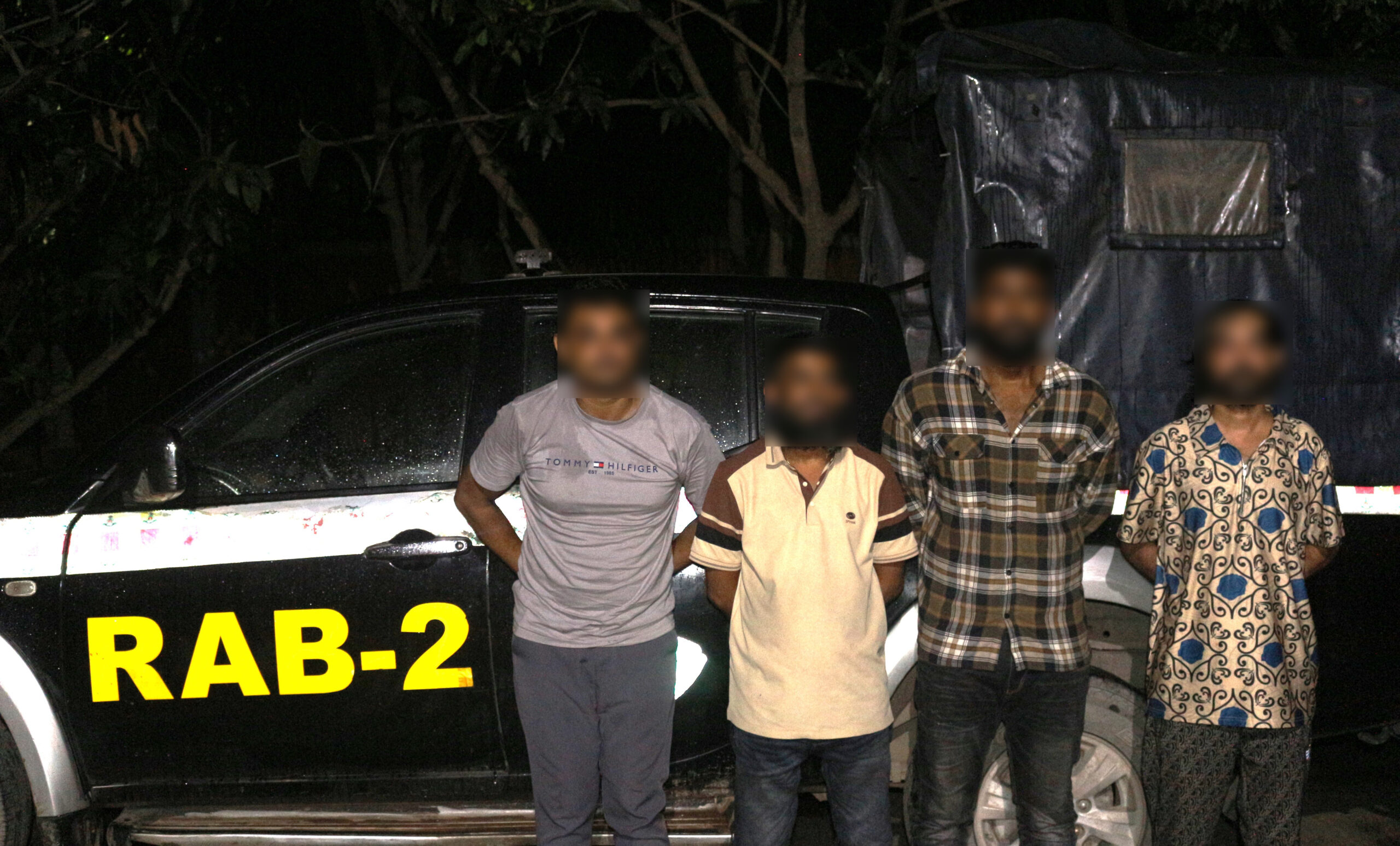 মোহাম্মদপুরে অস্ত্রসহ কাইয়ুম গ্রুপের ৪ সদস্য গ্রেপ্তার