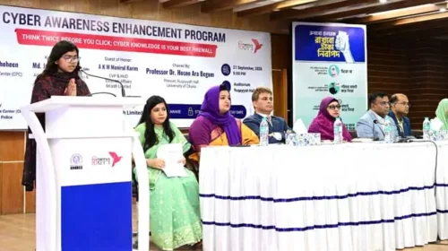 রোকেয়া হলে শিক্ষার্থীদের সাইবার নিরাপত্তা বিষয়ে সচেতনতামূলক কর্মসূচি