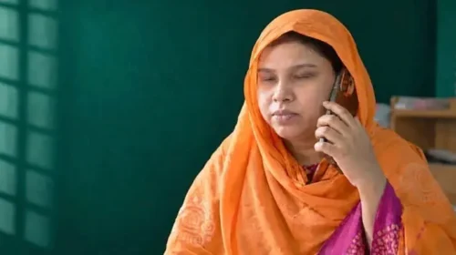 দৃষ্টির আলো হারিয়েও নিজের জীবনের পথ তৈরি করেছেন নাজমা