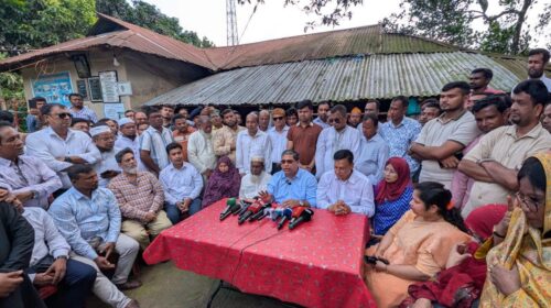 শহীদ আবু সাইদের কবর জিয়ারত করলেন প্রতিমন্ত্রী