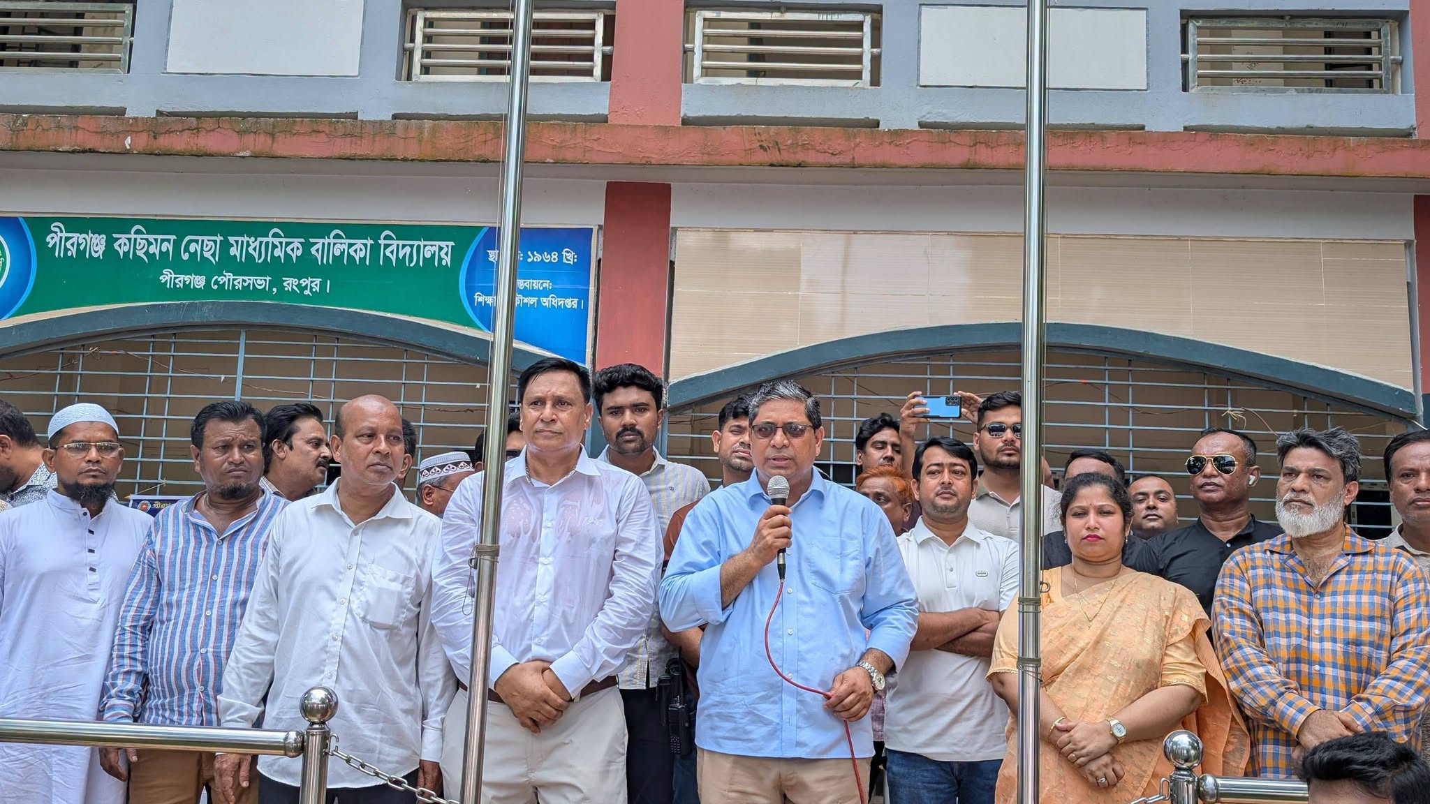রংপুরের পীরগঞ্জে তিন শিক্ষাপ্রতিষ্ঠানের শিক্ষার্থীদের সঙ্গে প্রতিমন্ত্রীর মতবিনিময়