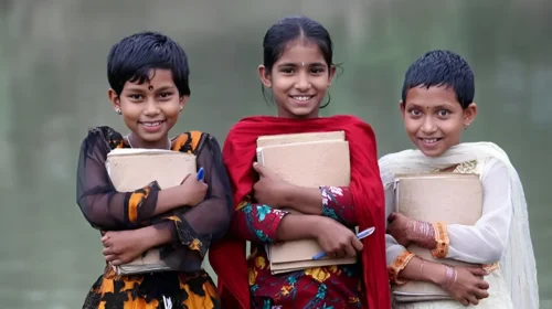 জাতীয় কন্যাশিশু দিবস: মাধ্যমিকে এসেই বাড়ছে মেয়েদের ঝরে পড়া