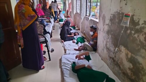 কলাপাড়ায় বিদ্যালয় চলাকালে অজানা রোগে অসুস্থ অর্ধশতাধিক শিক্ষার্থী