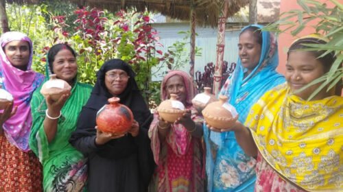 মাটির ব্যাংকে সঞ্চয়, গ্রামের পাঠাগারের উন্নয়নে কৃষক পরিবারের ভালোবাসা