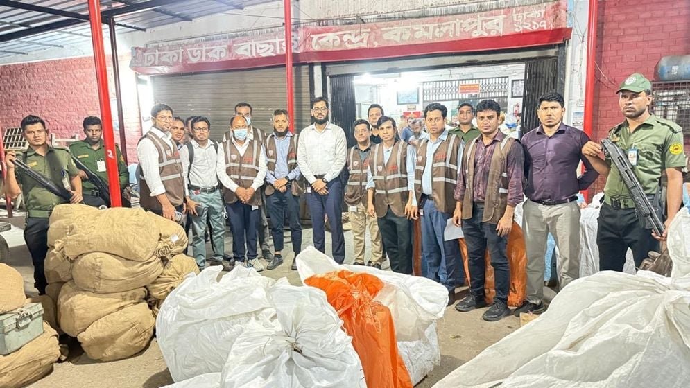 চোরাচালানের নতুন রুটের সন্ধান, ভায়াগ্রাসহ কোটি টাকার পণ্য জব্দ