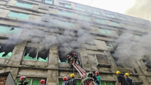গাজীপুরে ৮ তলা ভবনের তৃতীয় তলায় আগুন