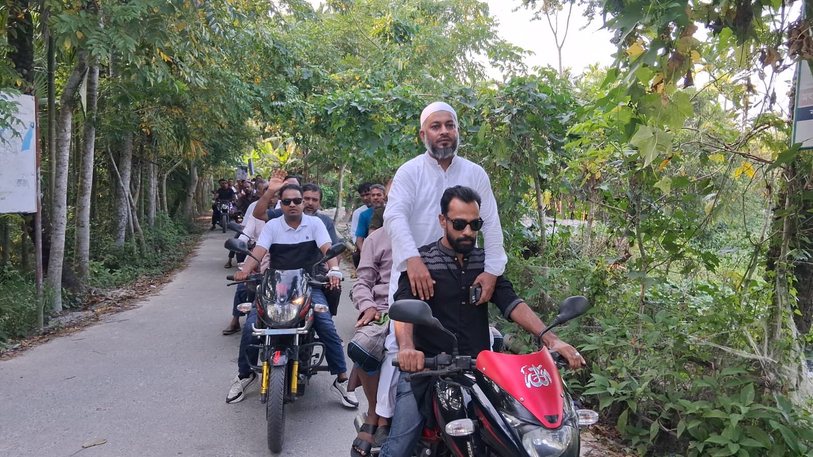 শরণখোলায় বিএনপির মনোনয়নপ্রত্যাশী শহিদুল আলম লিটনের গণসংযোগ, পথসভা ও মোটরসাইকেল র‍্যালি