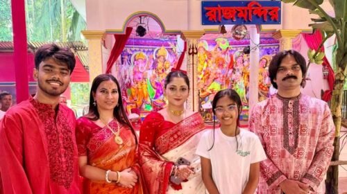 মঠবাড়িয়ার ঐতিহ্যবাহী রাজ মন্দিরে অভিনেত্রী পূজা চেরী