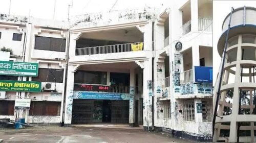 মঠবাড়িয়ার ৫ লাখ মানুষ আসলে কী সেবা পাচ্ছে? চিকিৎসা, বিশুদ্ধ পানি ও সড়ক—সবখানেই দুর্ভোগ!