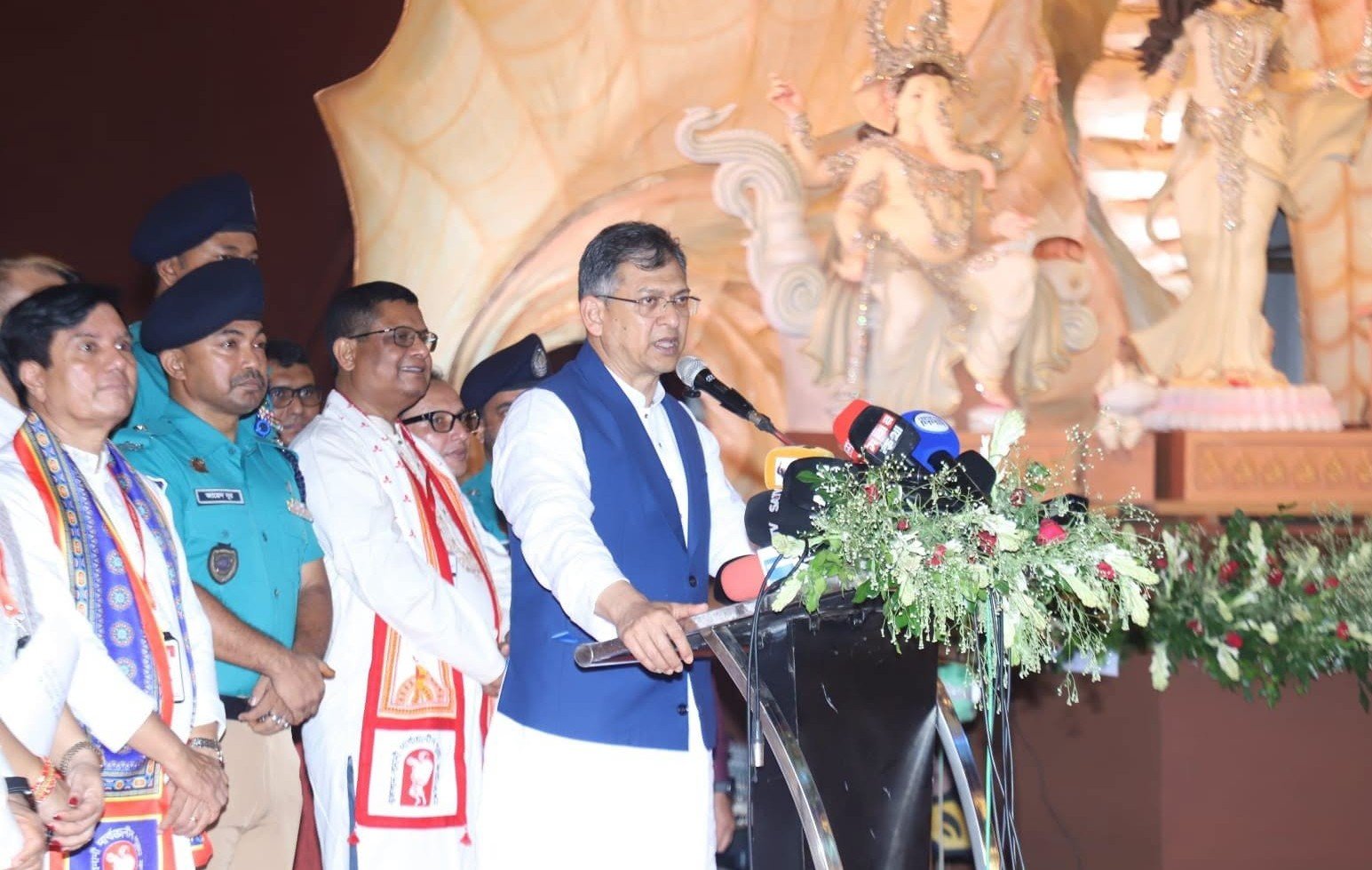 সর্বোচ্চ মণ্ডপ, বরাদ্দ, ছুটি ও নিরাপত্তায় দুর্গাপূজা উদযাপন: স্বরাষ্ট্রমন্ত্রী