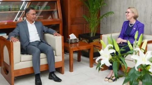 প্রধানমন্ত্রীর সঙ্গে যুক্তরাজ্যের হাইকমিশনারের সাক্ষাৎ